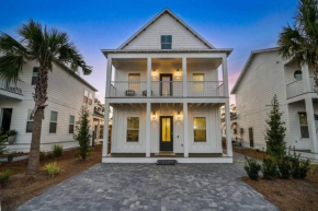 Beautiful Home .5mi to Beach SLPS 14! Bikes, 3rd Floor Bunk/Game Room - 2 King Bedrooms